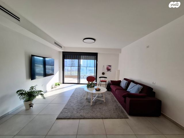 דירה, אהבת אדם, שרונה, כפר יונה