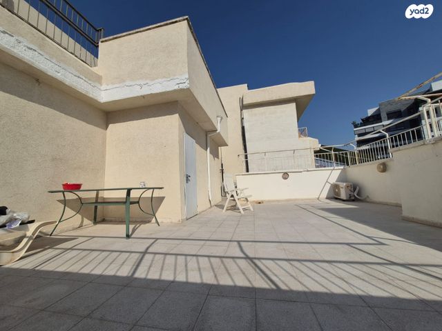 גג/ פנטהאוז, קיראון, קרית אונו