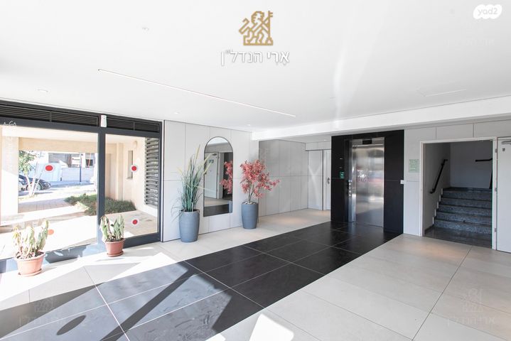 דירה, משולש עין כרמל, עתלית