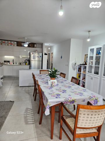 דירת גן, יצחק שמיר, עפולה