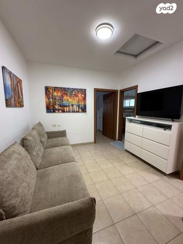 דו משפחתי, פרדס חנה כרכור