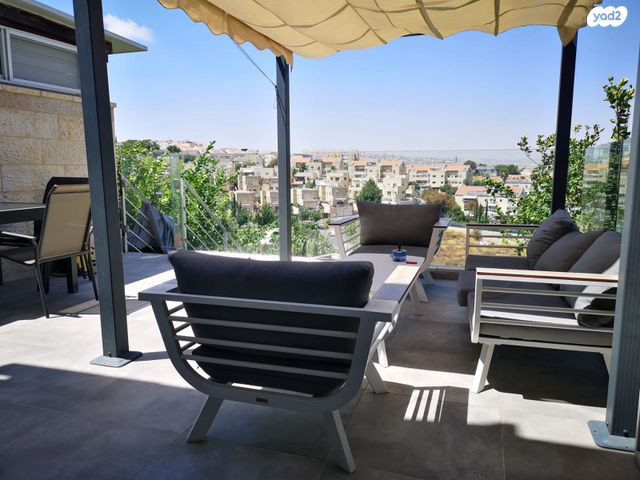 דירת גן, איסר נתנזון, פסגת זאב, ירושלים