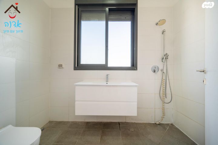 גג/ פנטהאוז, עלומים, אזור הבילויים, רמת גן