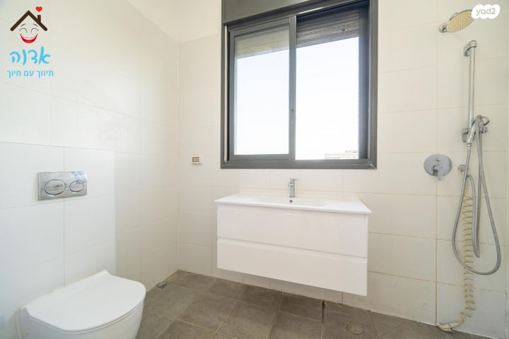 גג/ פנטהאוז, עלומים, אזור הבילויים, רמת גן