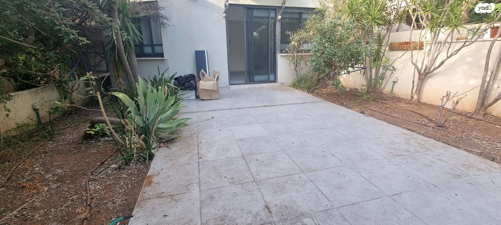 דירת גן, קיסריה