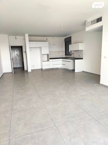 דירה, מאיר עמית, נתניה