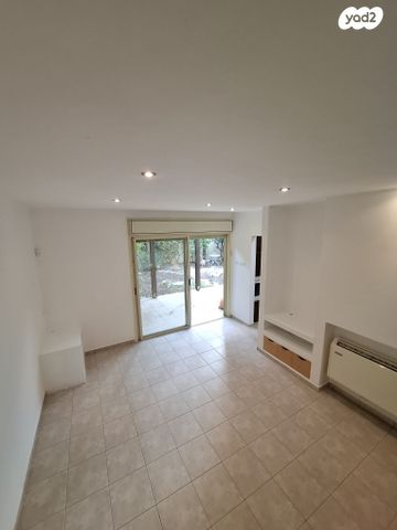 דו משפחתי, הירמוך, הנחלים, כפר יונה