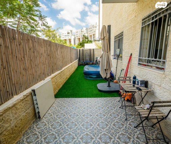 דירת גן, מודיעין מכבים רעות