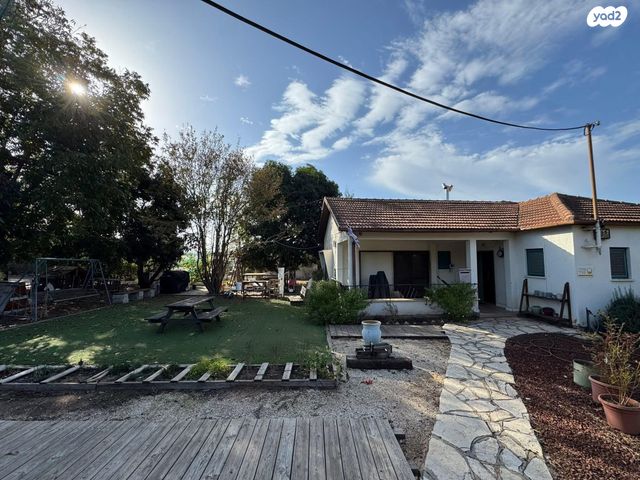 מגרשים, גן חיים, גן חיים