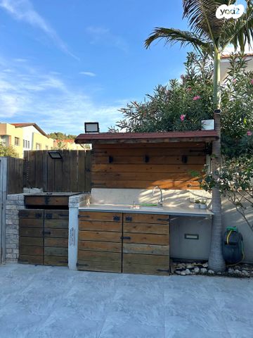 דו משפחתי, פרדס חנה כרכור