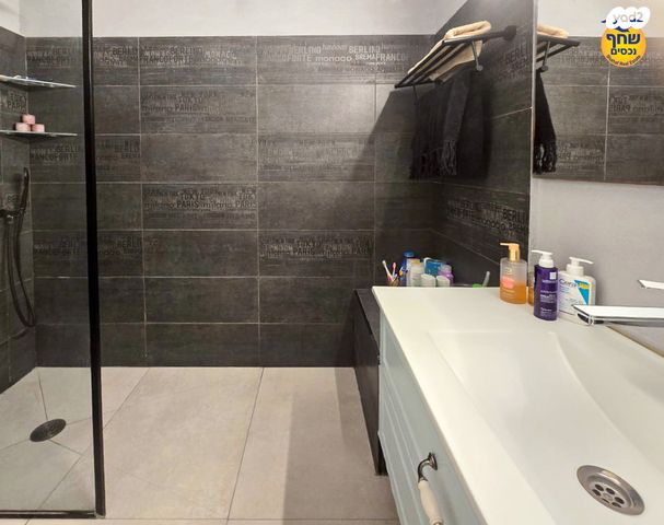 דירה, משה סנה, הדר המושבות החדשה / אם המושבות החדשה, פתח תקווה