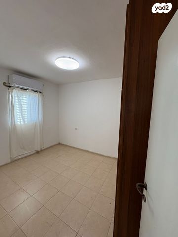 דירה, חיים חורי, אופקים