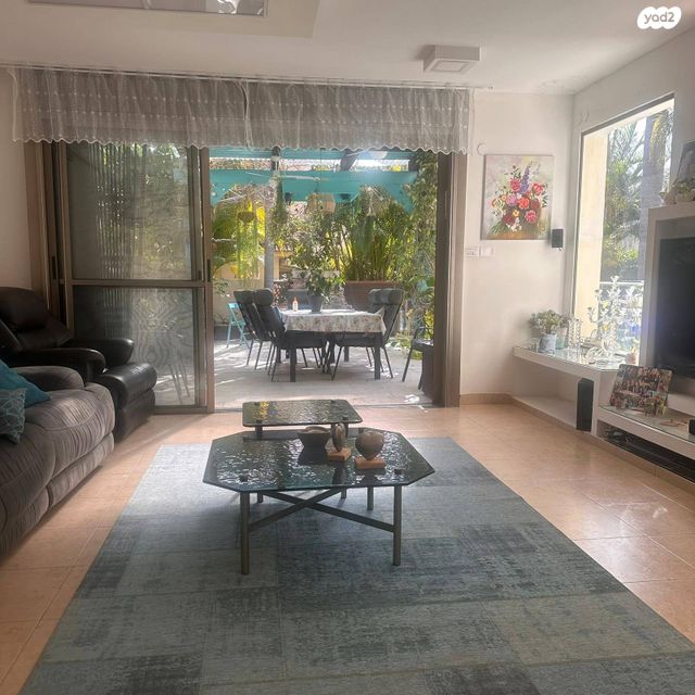 דו משפחתי, פול ברג, קרית חתני פרס נובל, ראשון לציון