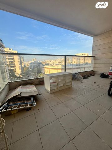 דירה, הסירה, יבנה