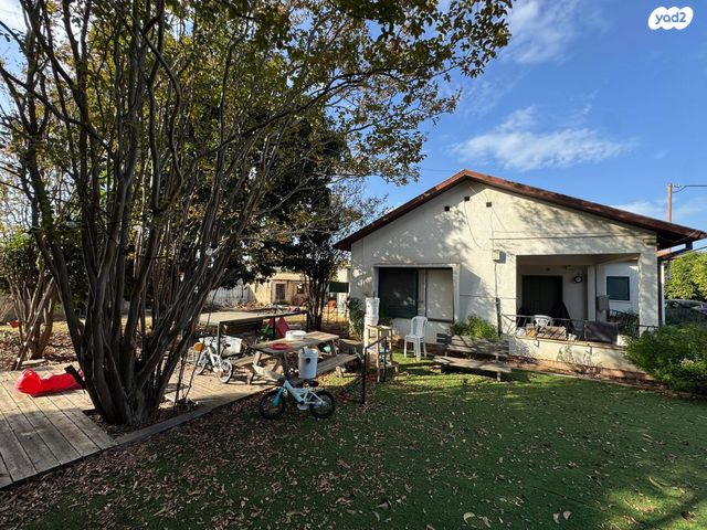 מגרשים, גן חיים, גן חיים