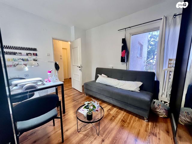 דו משפחתי, אלפי מנשה