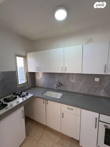 דירה, חיים חורי, אופקים