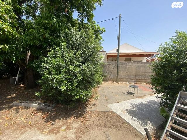 מגרשים, ישראל ישעיהו 1, כפר סבא