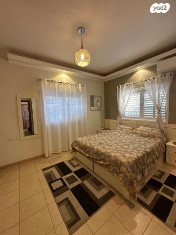 דו משפחתי, פרדס חנה כרכור