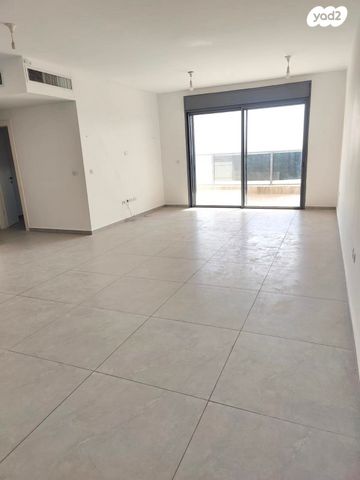 דירה, מאיר עמית, נתניה