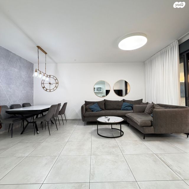 דירה, אהובה עוזרי 1, המחנה הצבאי, קרית מלאכי