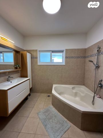 דו משפחתי, פרדס חנה כרכור