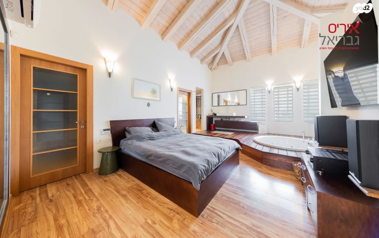 דו משפחתי, מתחם 19 - 20 (מתחם הפרחים), הוד השרון