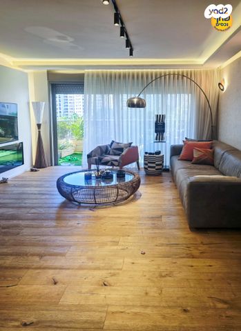 דירה, משה סנה, הדר המושבות החדשה / אם המושבות החדשה, פתח תקווה