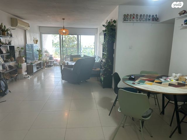 דירה, השחר, שיכוני מזרחי, כפר סבא