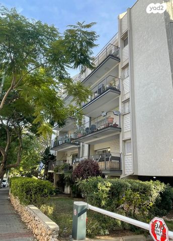 דירה, קרית הפרחים - 2005, רעננה