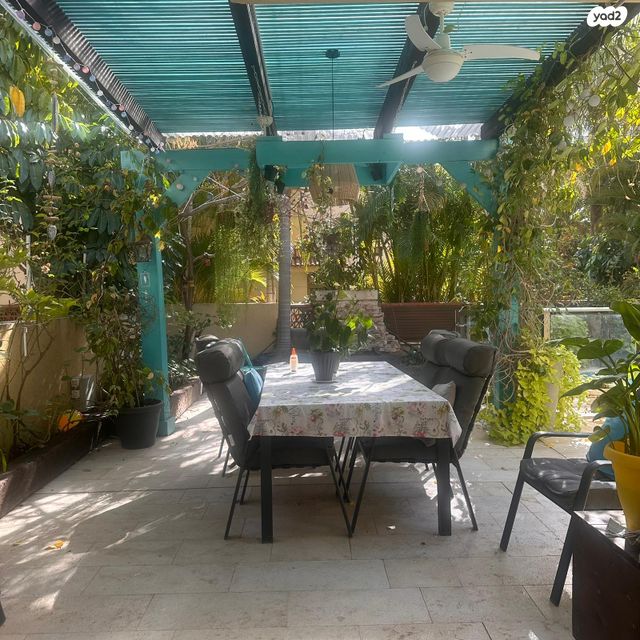 דו משפחתי, פול ברג, קרית חתני פרס נובל, ראשון לציון