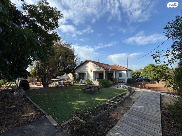 מגרשים, גן חיים, גן חיים