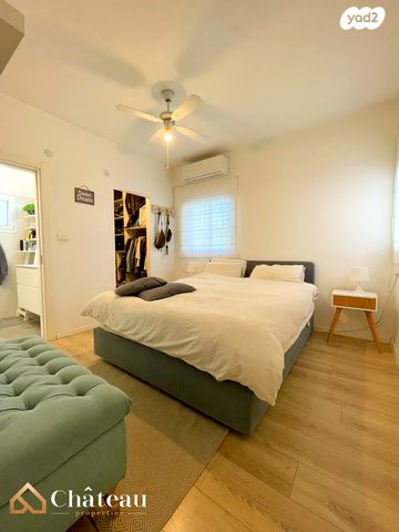 דירה, קרית הפרחים - 2005, רעננה