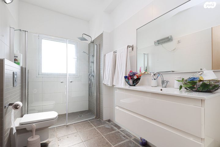 דירה, עוזי חיטמן, עיר ימים, נתניה