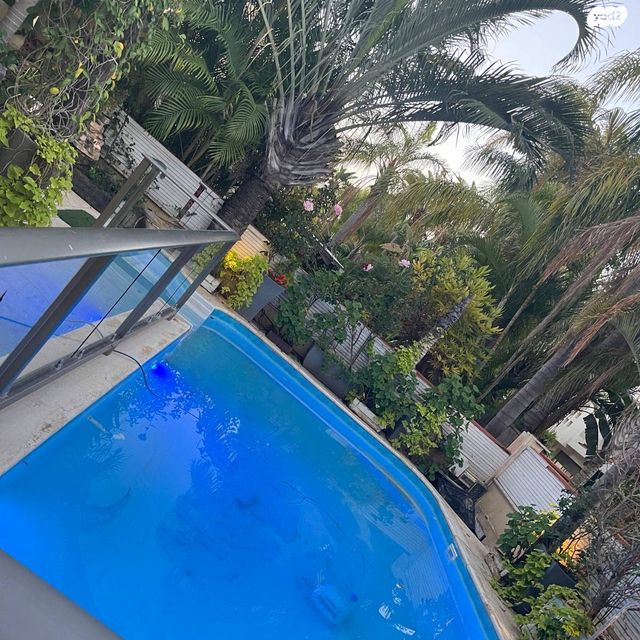 דו משפחתי, פול ברג, קרית חתני פרס נובל, ראשון לציון