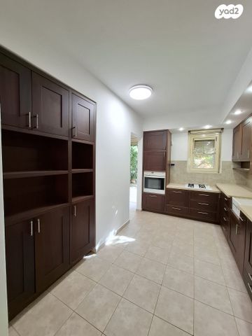 דו משפחתי, הירמוך, הנחלים, כפר יונה