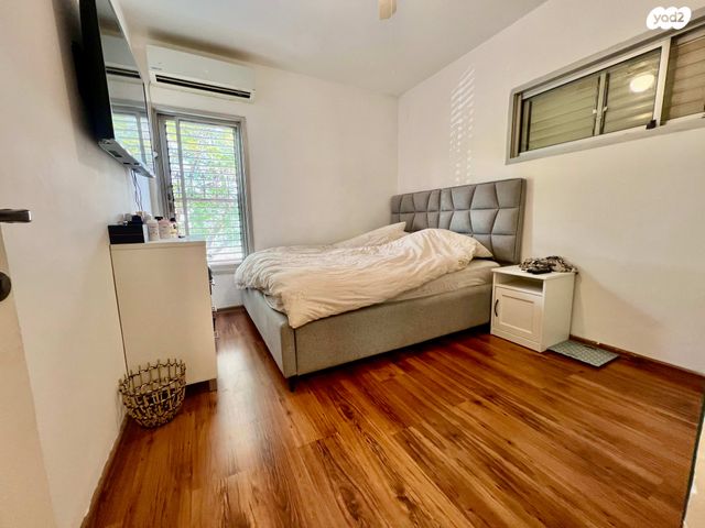 דו משפחתי, אלפי מנשה