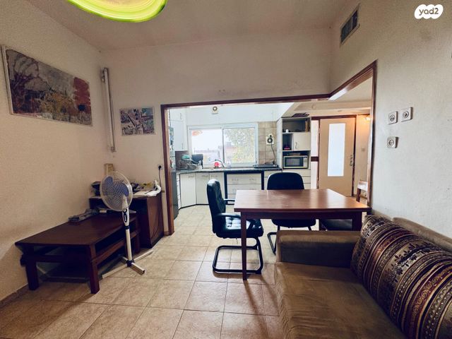 דו משפחתי, חוקוק