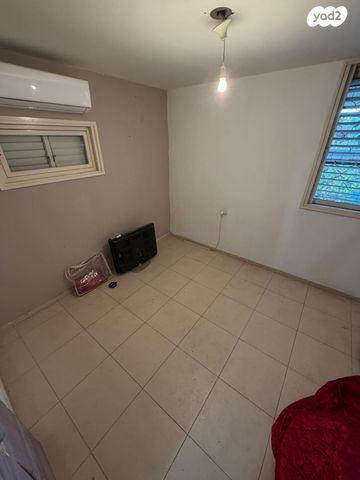 דירה, קרן קיימת לישראל 12, קרית שרת מערב, חולון