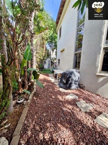 דו משפחתי, אלפי מנשה