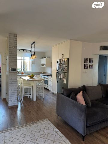 דירה, משה דיין, המגינים, מודיעין מכבים רעות