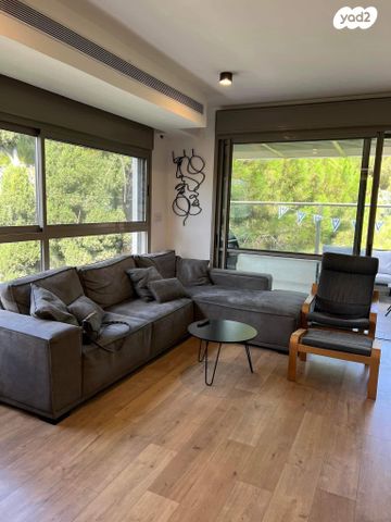 גג/ פנטהאוז, בנימין ד'ישראלי, אחוזה, חיפה