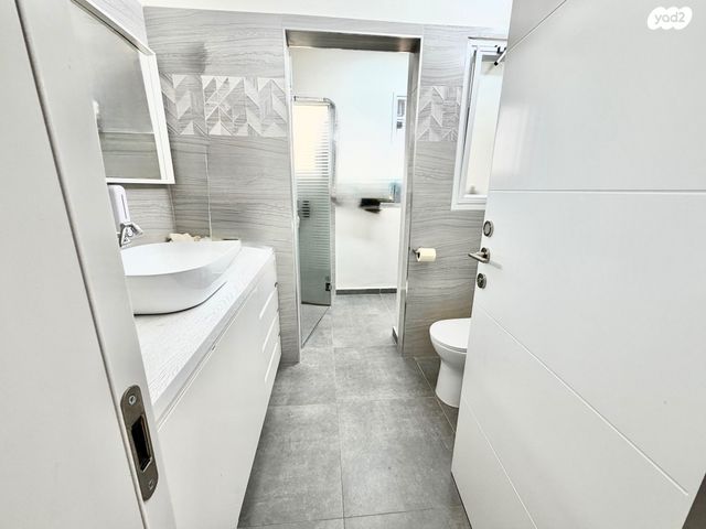 דירה, הר הצופים, רחובות ההולנדית, רחובות