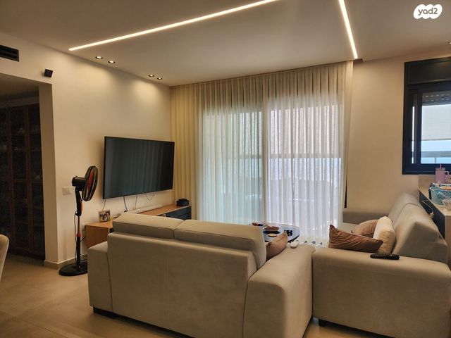 דירה, רבי נחמן מאומן, השחר, דימונה