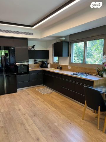 גג/ פנטהאוז, בנימין ד'ישראלי, אחוזה, חיפה