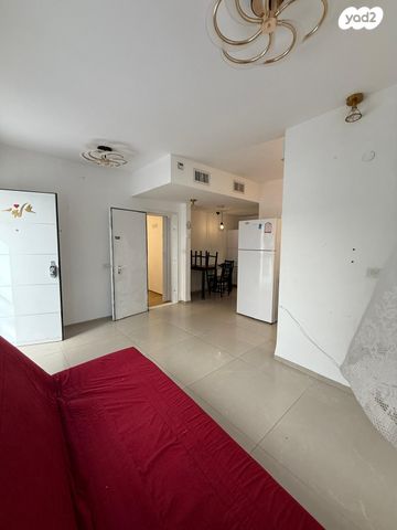 דירה, החרוב, שאר העיר, טירת כרמל