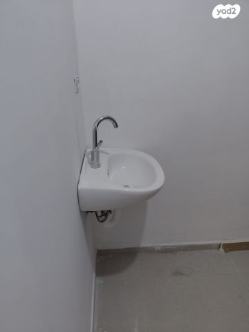 מחסן, רמות, ירושלים