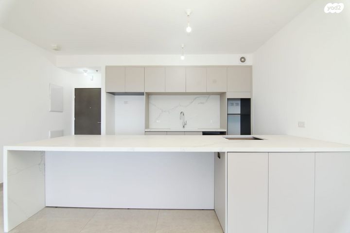 דירה, אמנון ליפקין שחק, נוף הטיילת, נתניה