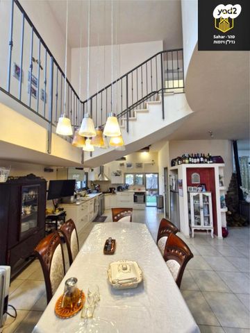 דו משפחתי, אלפי מנשה