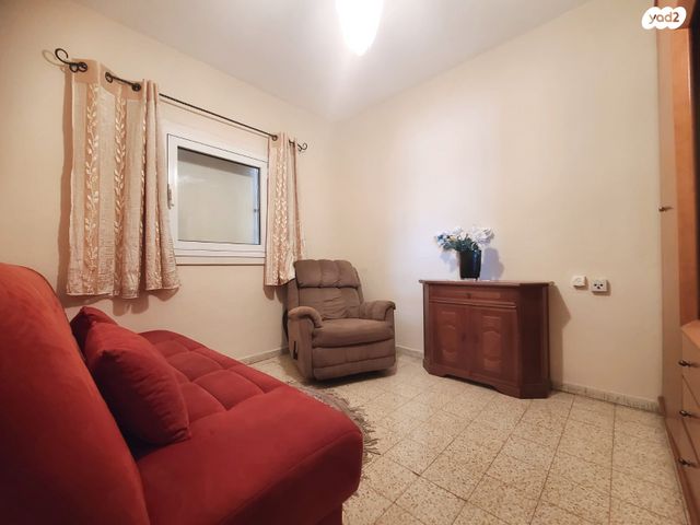 דירה, האדמו"ר האמצעי, חב"ד, נווה אורנים, לוד